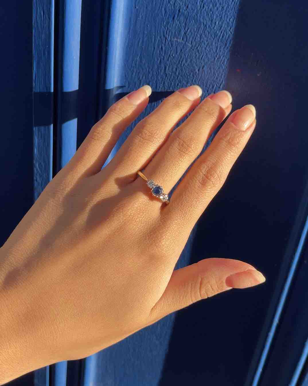 Bague Trilogie Saphir 0.50 carat &amp; Diamants "Gabrielle"
