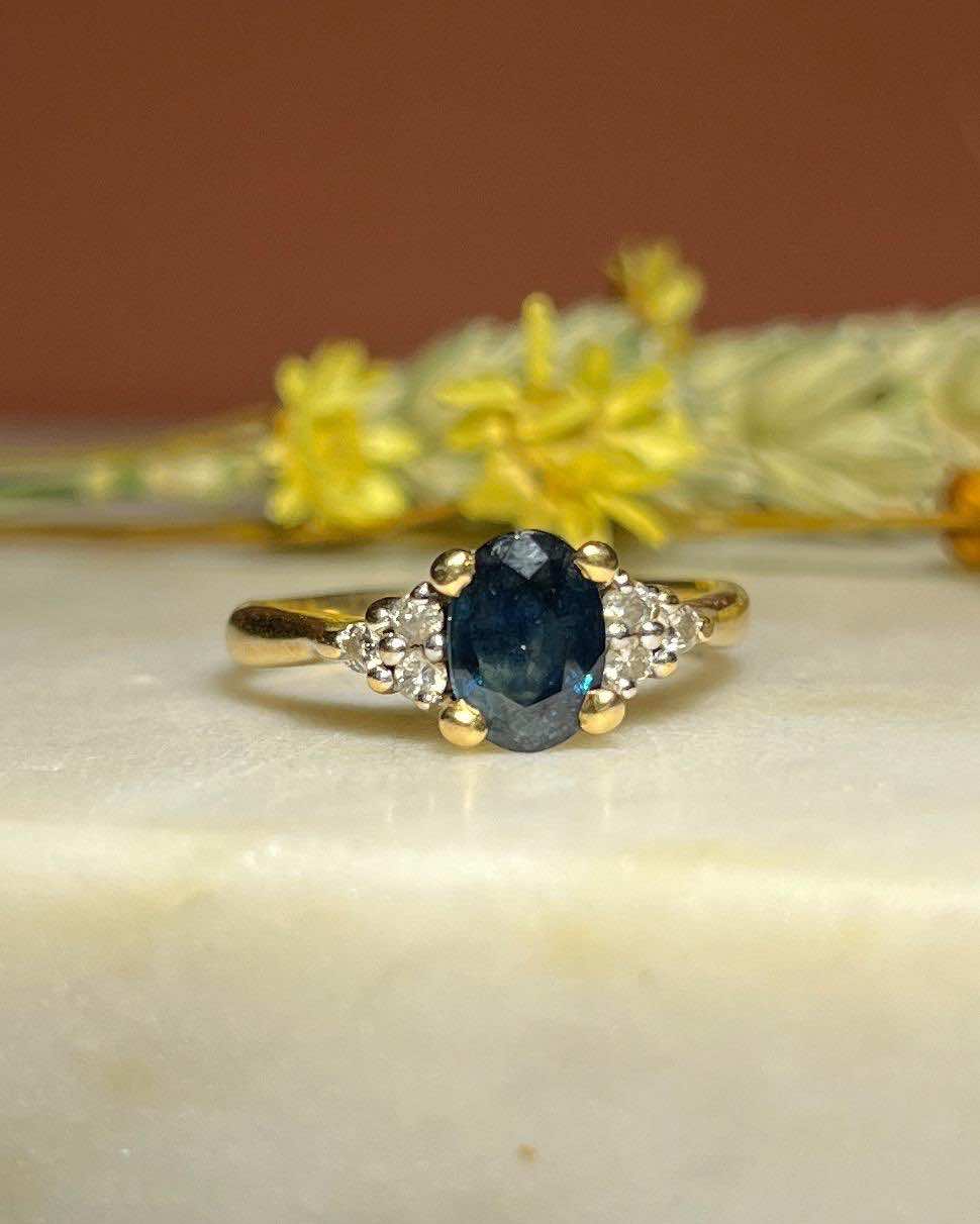 Anillo trilogía de zafiros y diamantes "Aina"