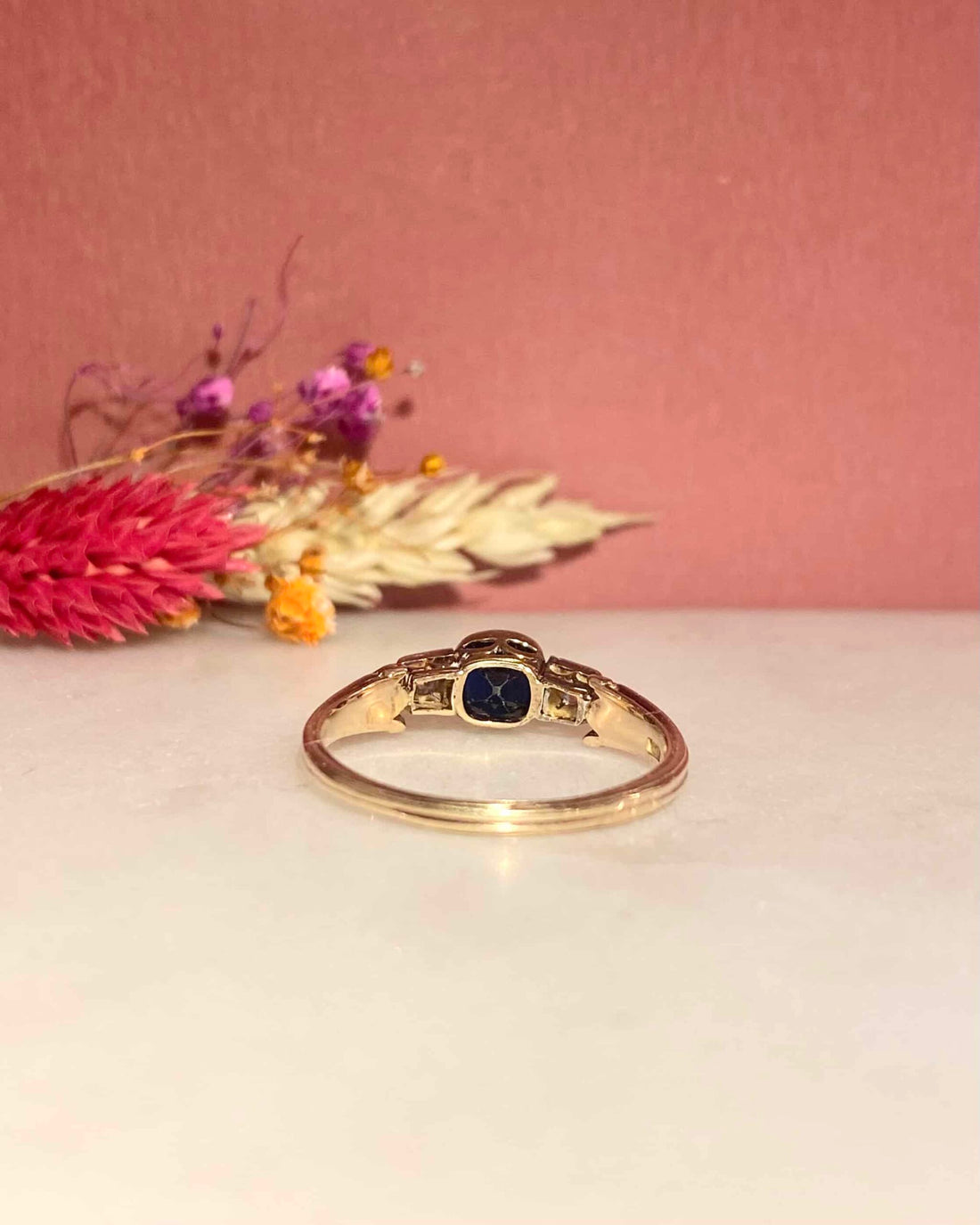 Bague Trilogie Art-Déco Saphir 0.90 carat &amp; Diamants &quot;Marie&quot;
