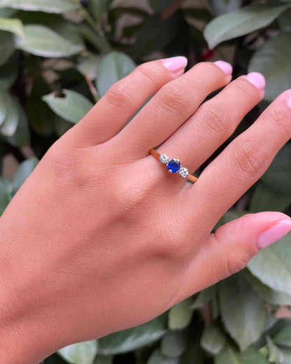 Bague Trilogie Saphir 0.55 carat &amp; Diamants &quot;Viviane&quot;