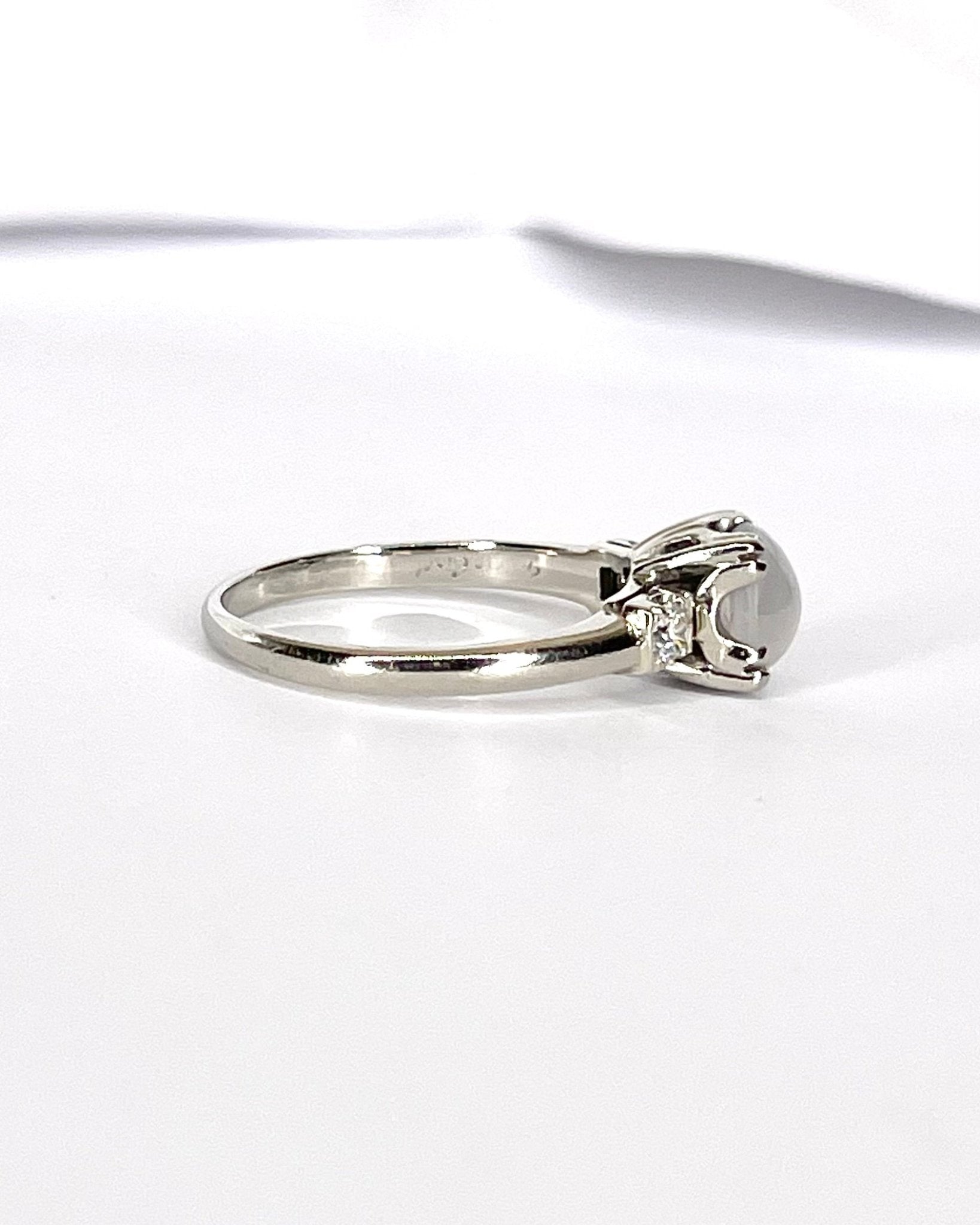 Bague Trilogie Saphir Étoilé 1.35 carat &amp; Diamants "Laury" - Elliade Paris