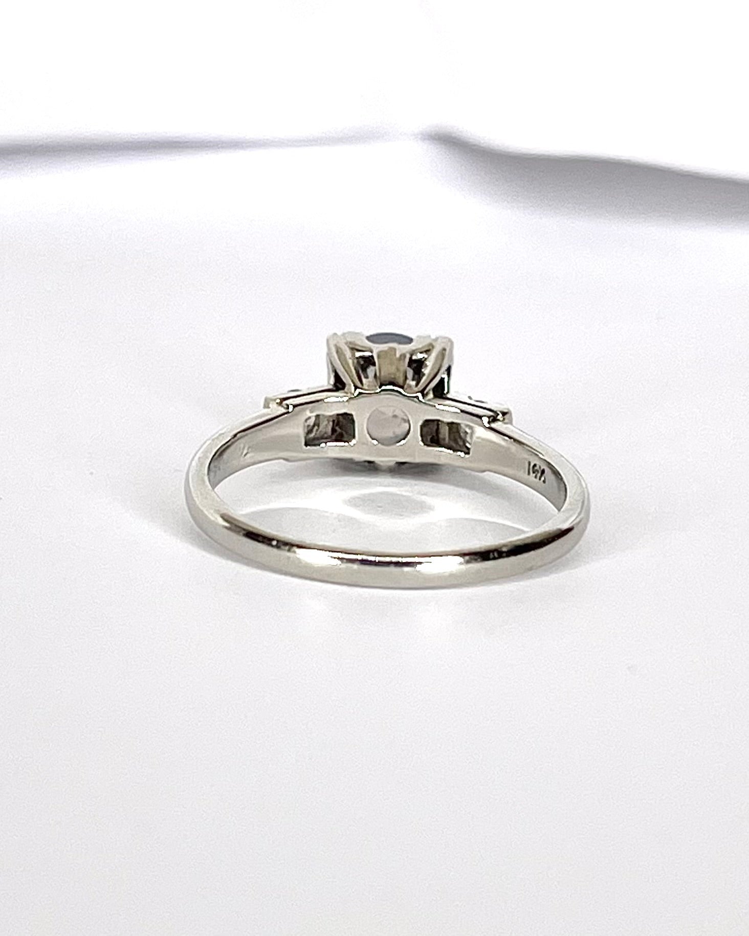 Bague Trilogie Saphir Étoilé 1.35 carat &amp; Diamants "Laury" - Elliade Paris