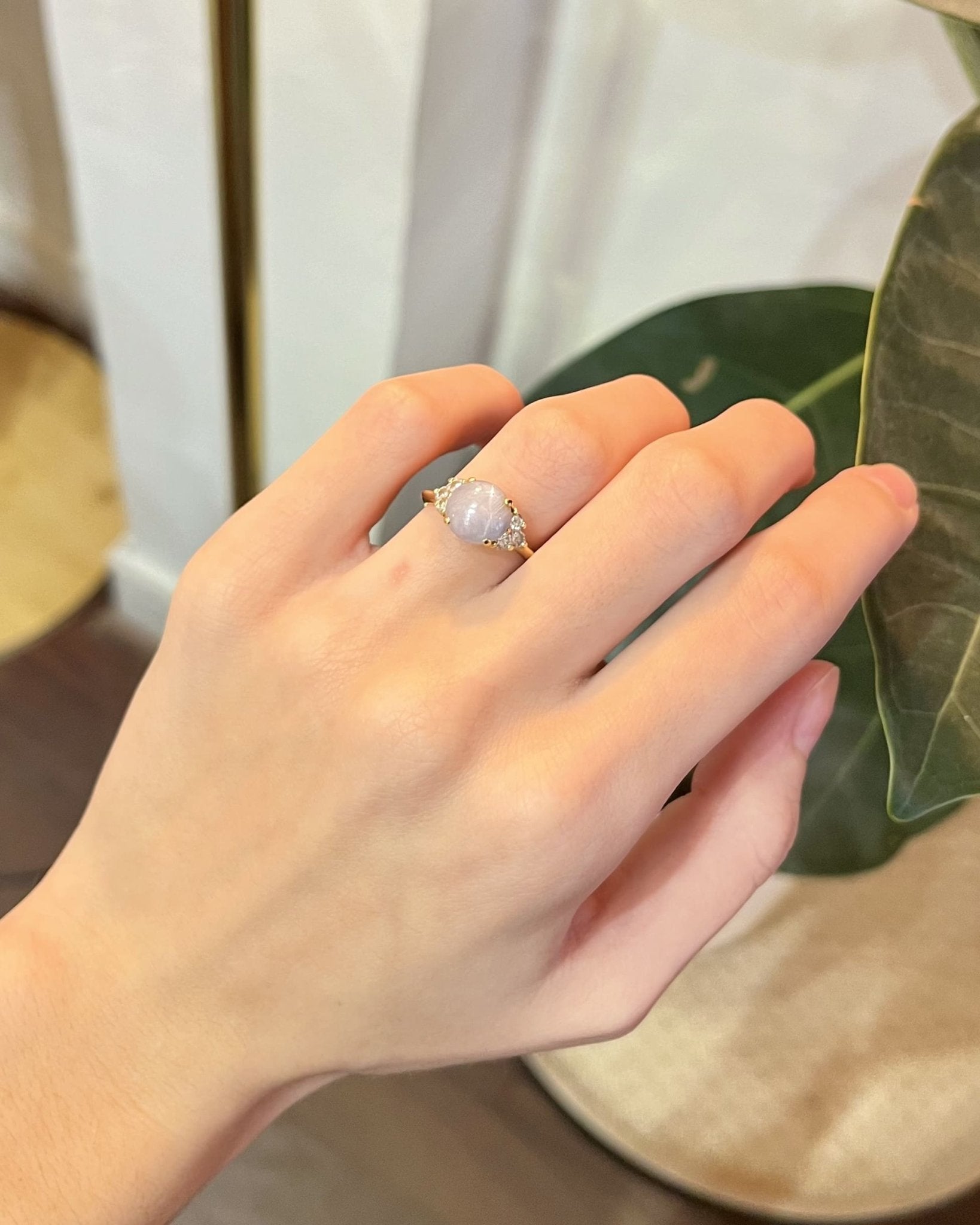 Bague Trilogie Saphir Etoilé 4.30 carats &amp; 6 Diamants "Lavender" - Elliade Paris