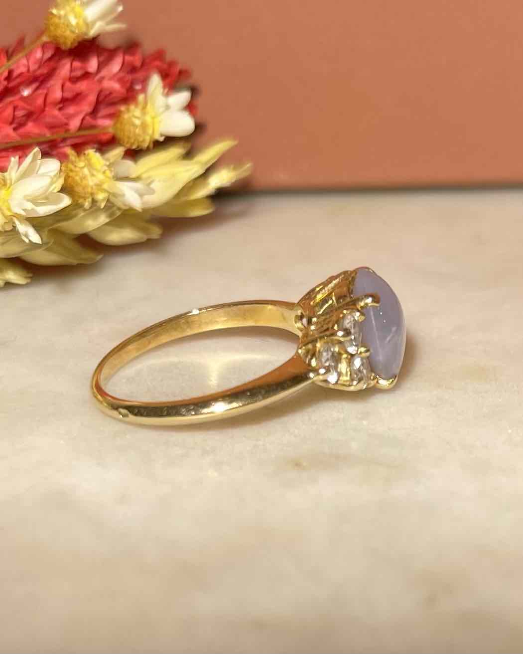 Bague Trilogie Saphir Etoilé 4.30 carats &amp; 6 Diamants "Lavender" - Elliade Paris