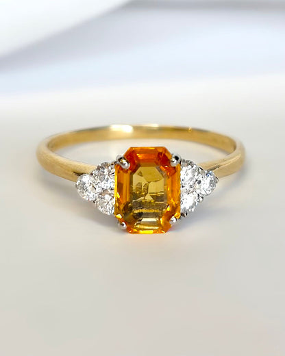 Bague Trilogie Saphir Jaune 1.45 carat &amp; Diamants 0.36 carat "Louise" - Elliade Paris