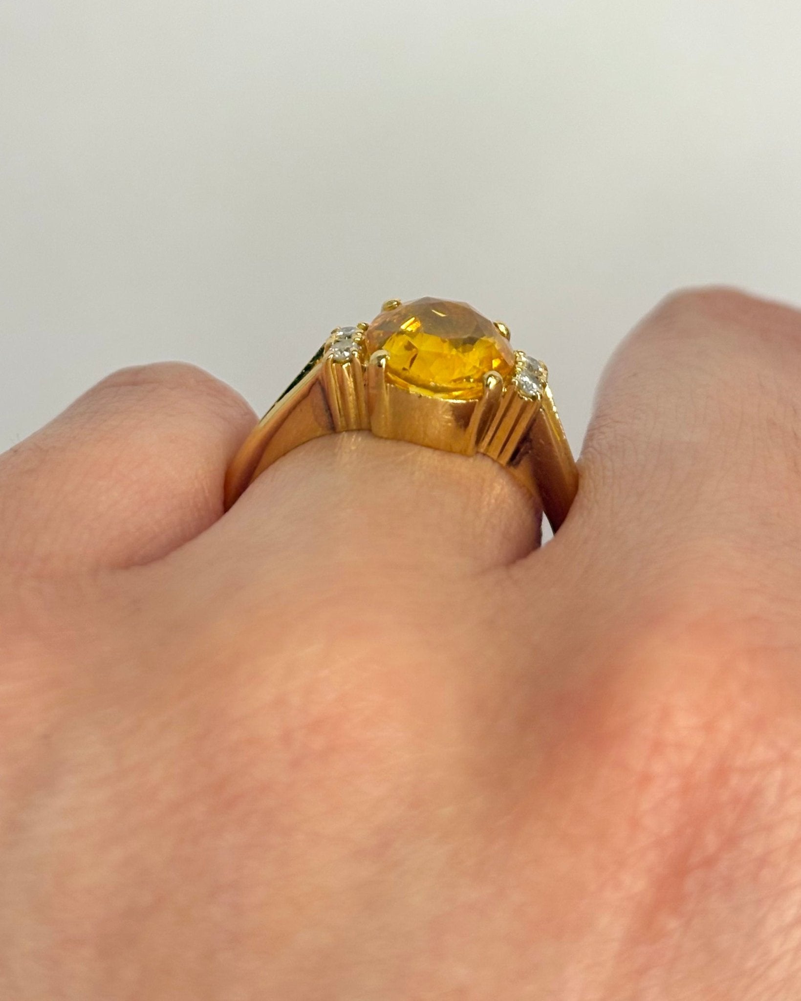 Bague Trilogie Saphir Jaune 3 carats &amp; Diamants "Léda" - Elliade Paris