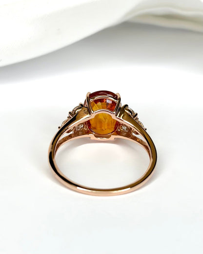 Bague Trilogie Saphir Mandarine 3.30 carats &amp; Diamants 0.48 carat "Maëlie" - Elliade Paris