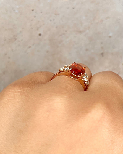Bague Trilogie Saphir Mandarine 3.30 carats &amp; Diamants 0.48 carat "Maëlie" - Elliade Paris
