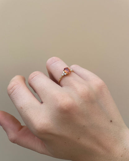 Bague Trilogie Saphir Orange 1.20 carat &amp; Diamants “Clementine” - Elliade Paris
