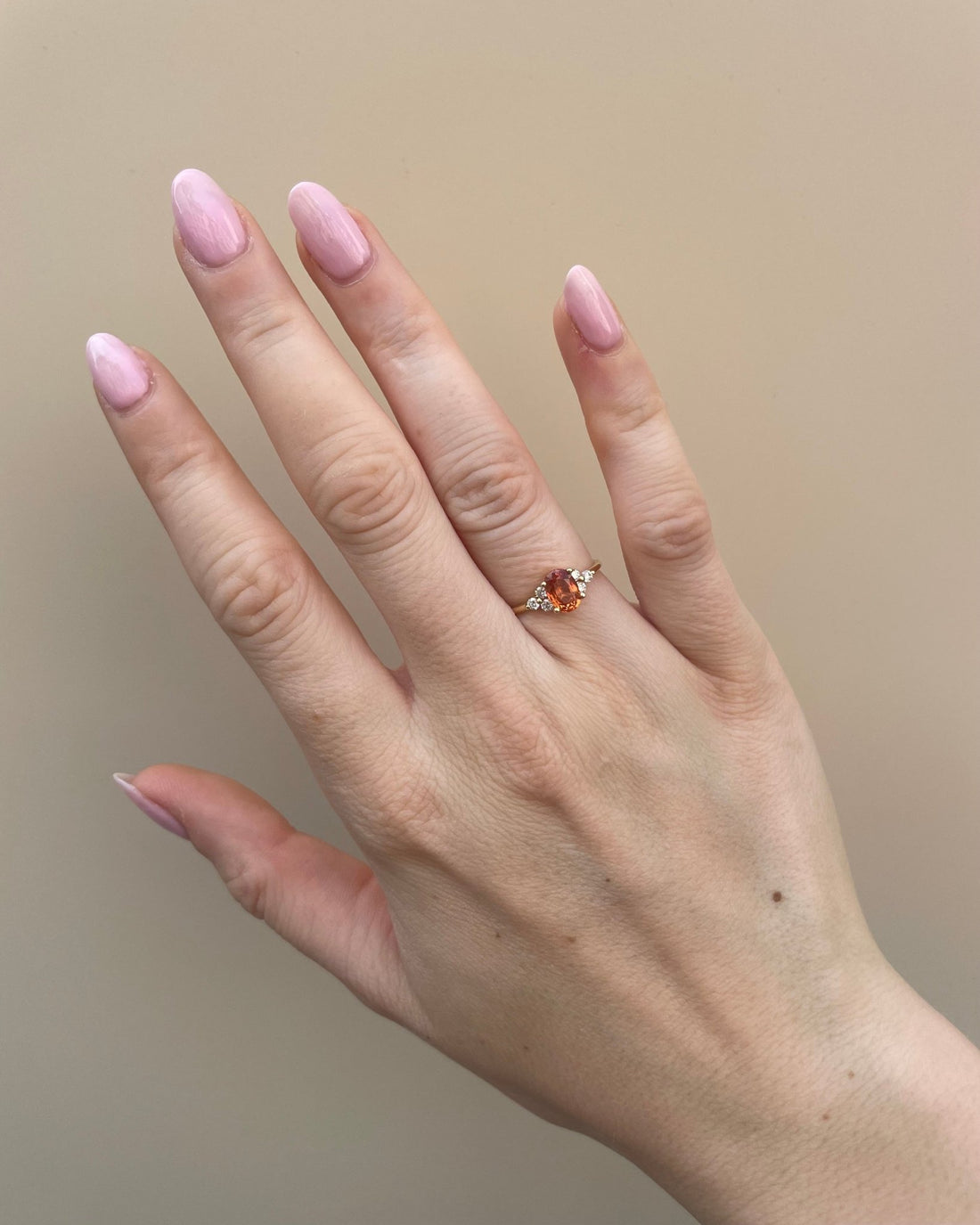 Bague Trilogie Saphir Orange 1.20 carat &amp; Diamants “Clementine” - Elliade Paris