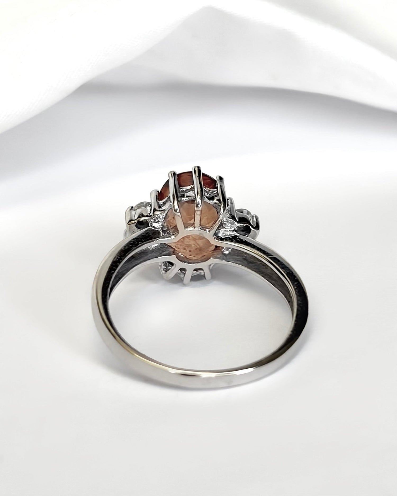 Bague Trilogie Saphir Orange 3.45 carats &amp; Diamants 4.08g "Melissa" - Elliade Paris