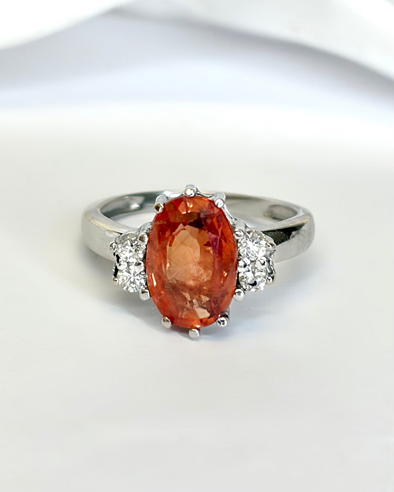 Bague Trilogie Saphir Orange 3.45 carats &amp; Diamants 4.08g "Melissa" - Elliade Paris
