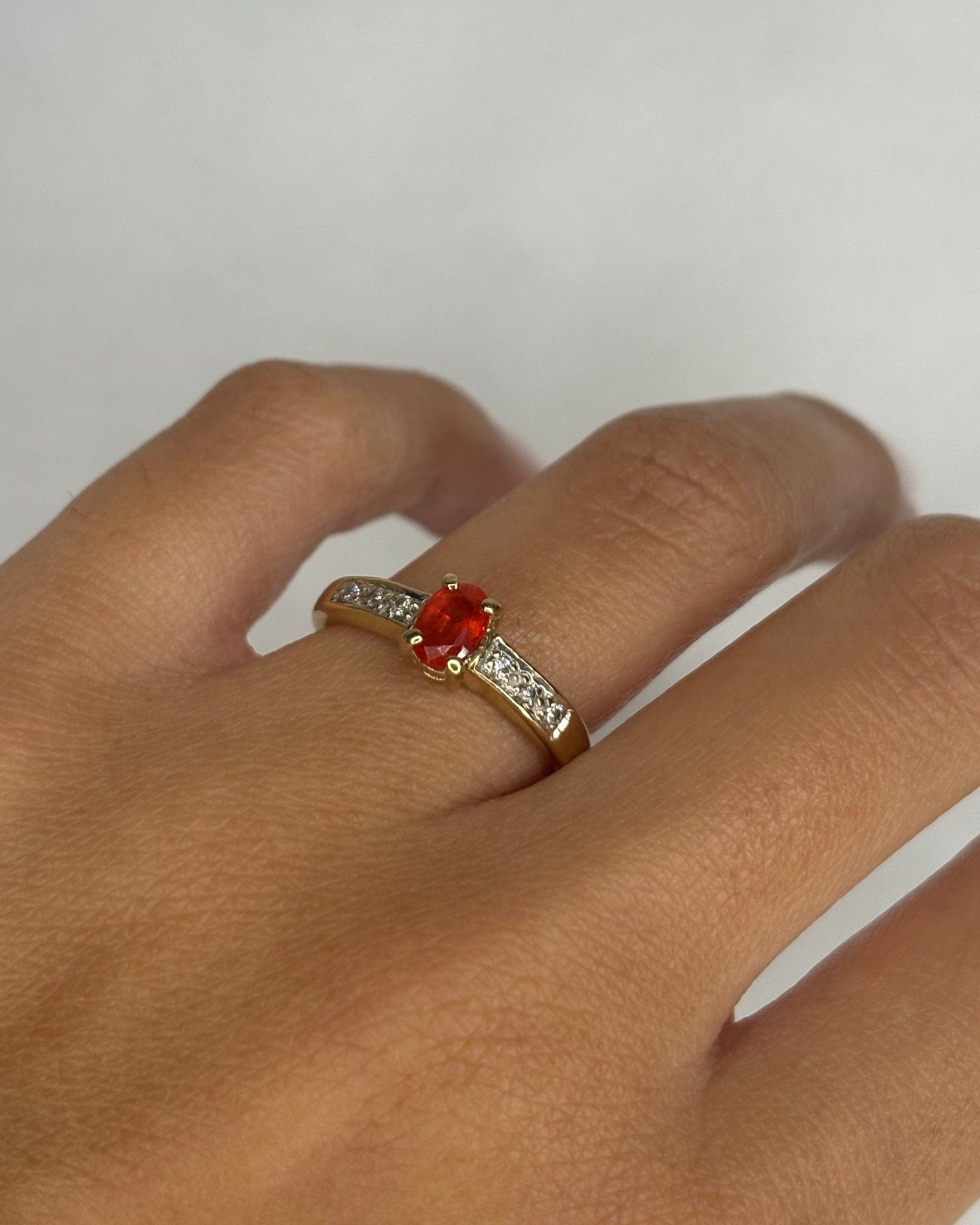 Bague Trilogie Saphir Orange Érable 0.70 carat &amp; Diamants "Joyce" - Elliade Paris