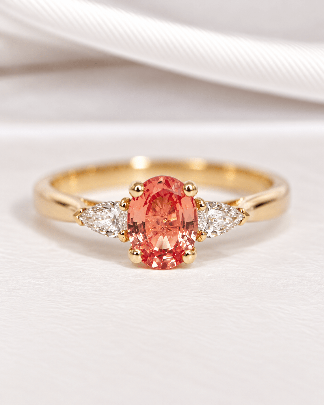 Bague Trilogie Saphir Pêche 1.07 carat &amp; Diamants "Ava" - Elliade Paris