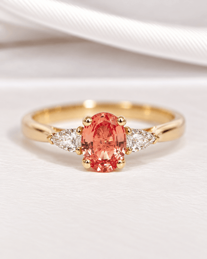 Bague Trilogie Saphir Pêche 1.07 carat &amp; Diamants "Ava" - Elliade Paris