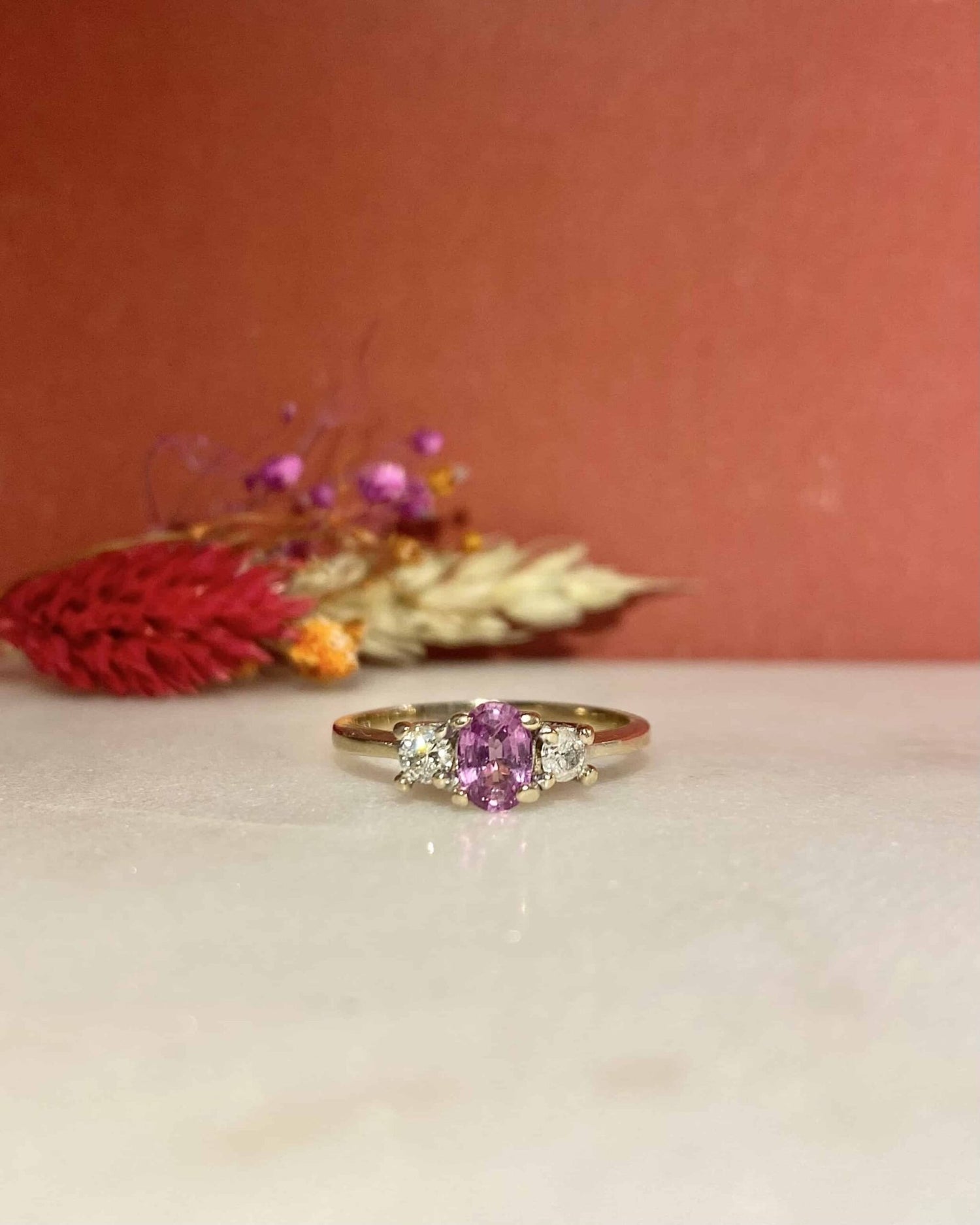 Bague Trilogie Saphir Rose 0.44 carat &amp; Diamants &quot;Ambre&quot; - Elliade Paris