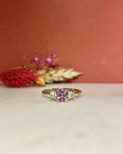 Bague Trilogie Saphir Rose 0.44 carat &amp; Diamants &quot;Ambre&quot; - Elliade Paris