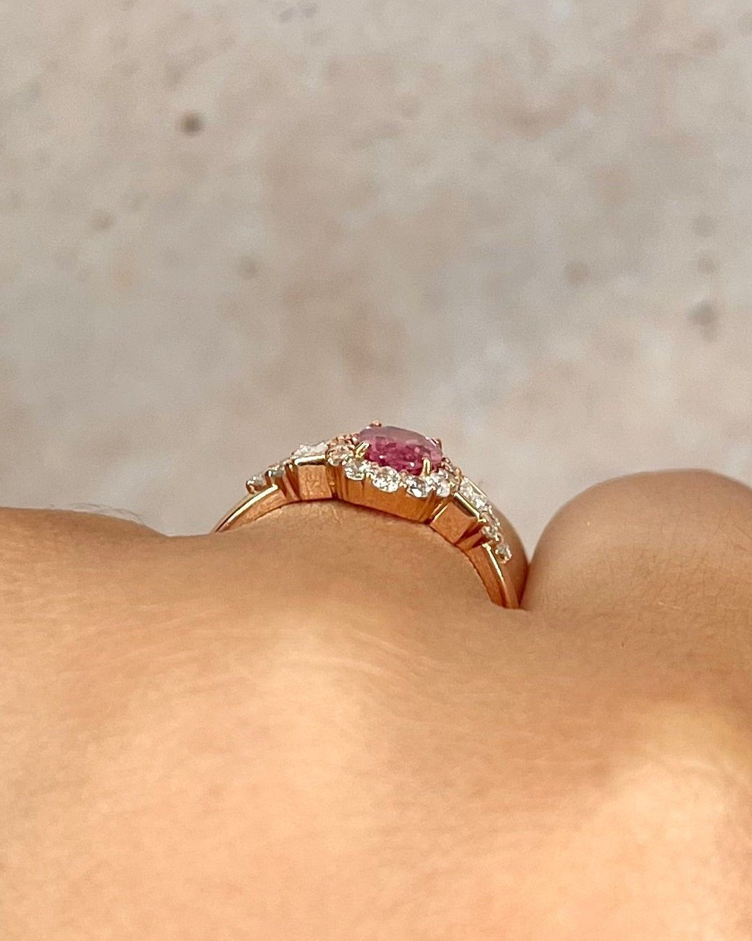 Bague Trilogie Saphir Rose 0.83 carat &amp; Diamants 0.50 carat "Lizéa" - Elliade Paris