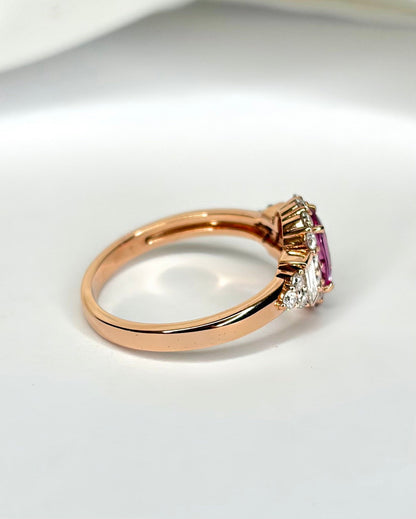 Bague Trilogie Saphir Rose 0.83 carat &amp; Diamants 0.50 carat "Lizéa" - Elliade Paris