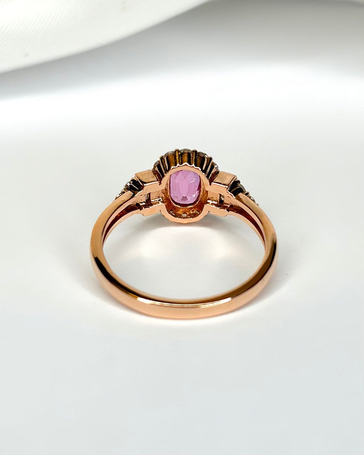 Bague Trilogie Saphir Rose 0.83 carat &amp; Diamants 0.50 carat "Lizéa" - Elliade Paris