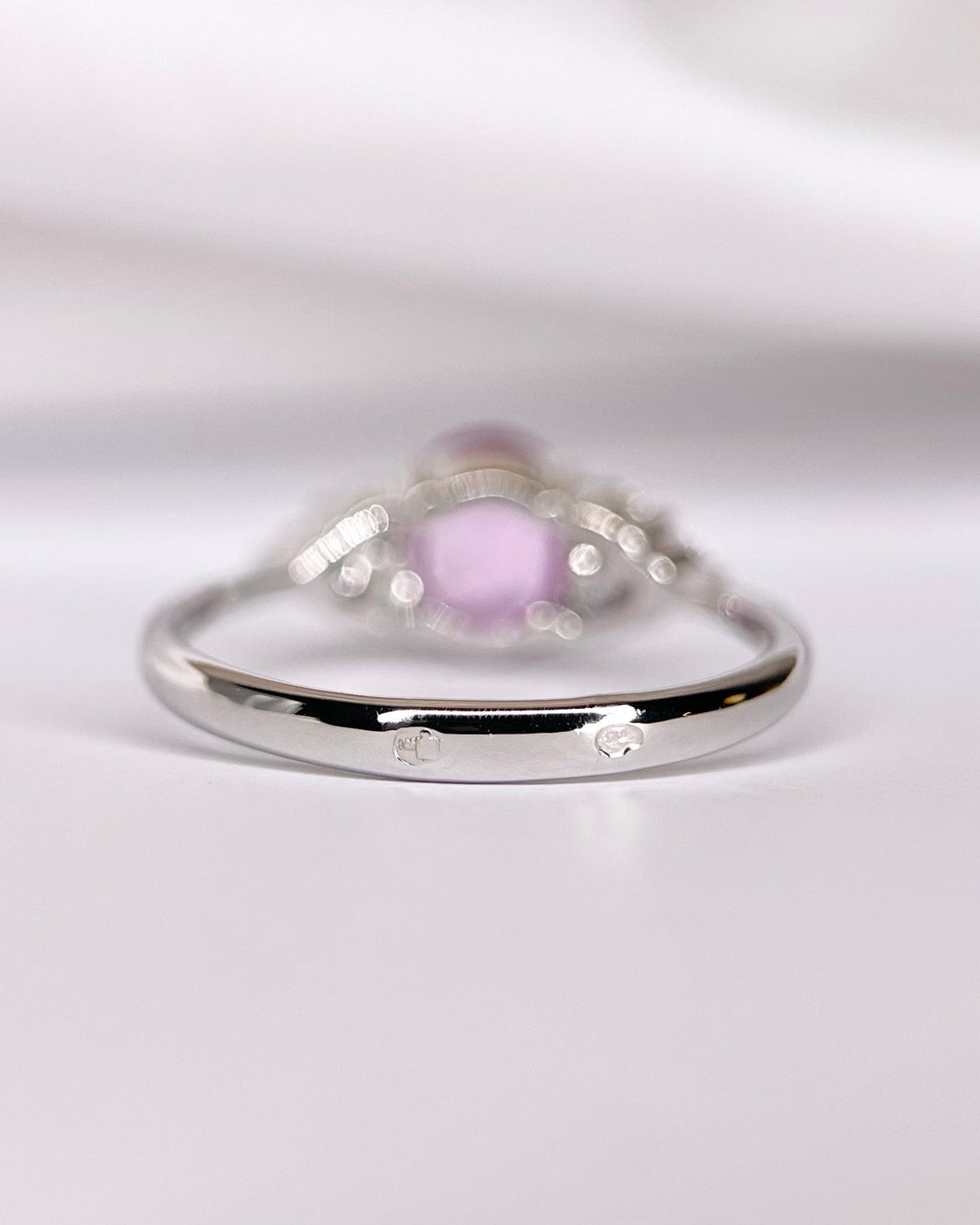 Bague Trilogie Saphir Rose 0.99 carat &amp; Diamants 0.30 carat "Rosalia" - Elliade Paris