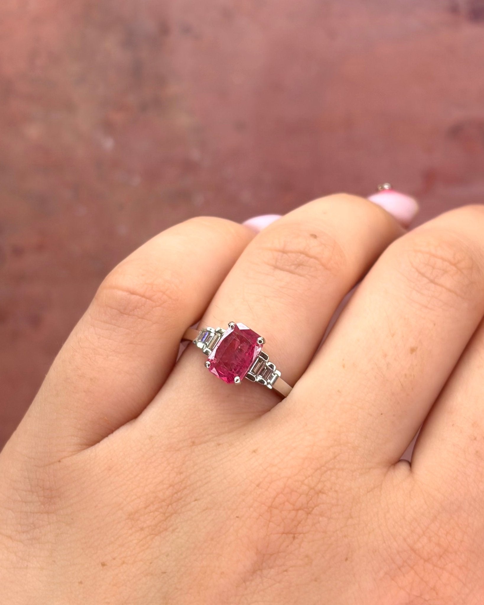 Bague Trilogie Saphir Rose 1.45 carat &amp; Diamants 4.37g "Gisèle" - Elliade Paris