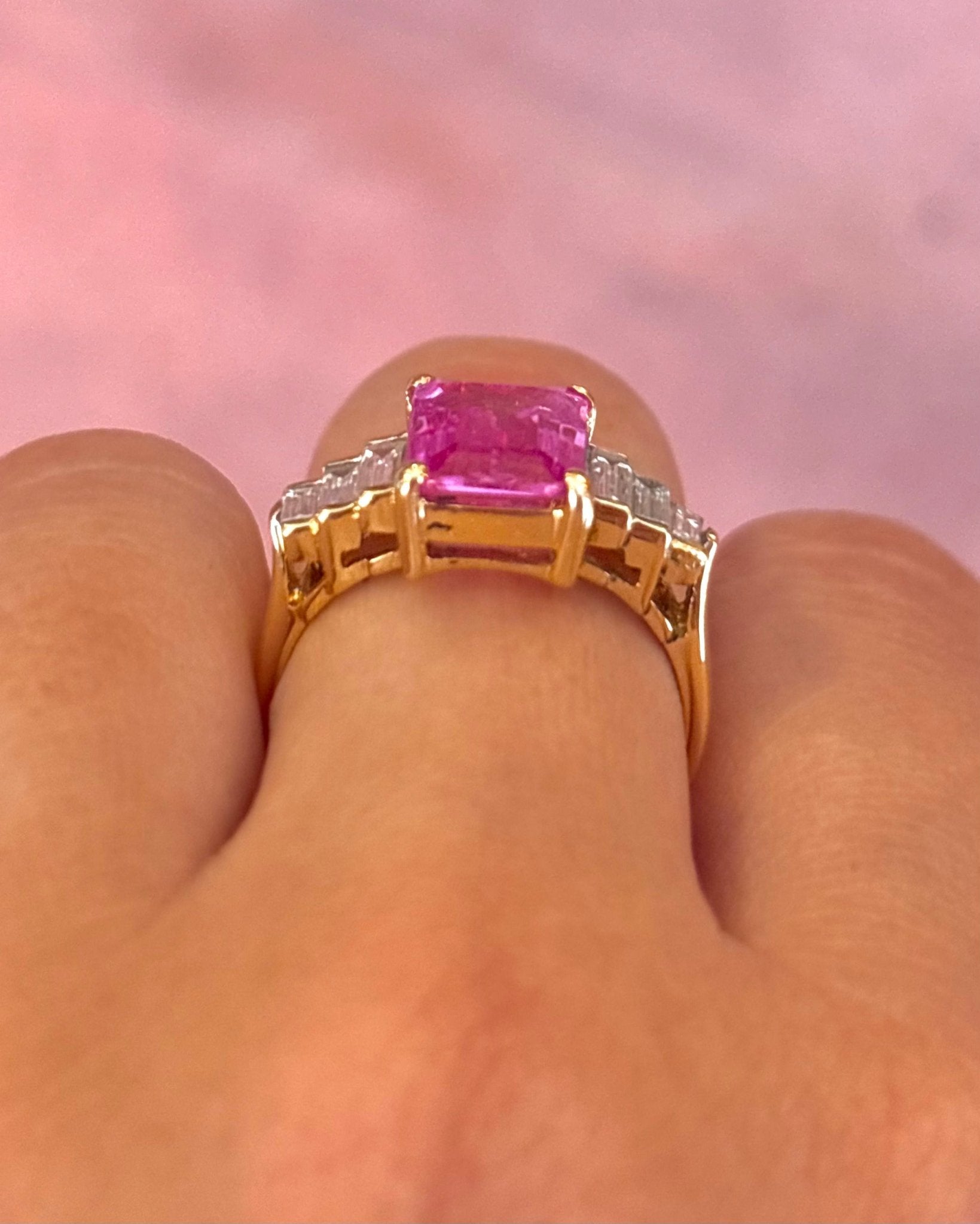 Bague Trilogie Saphir Rose 3.27 carats &amp; Diamants 0.60 carat 4.95g "Ermi" - Elliade Paris