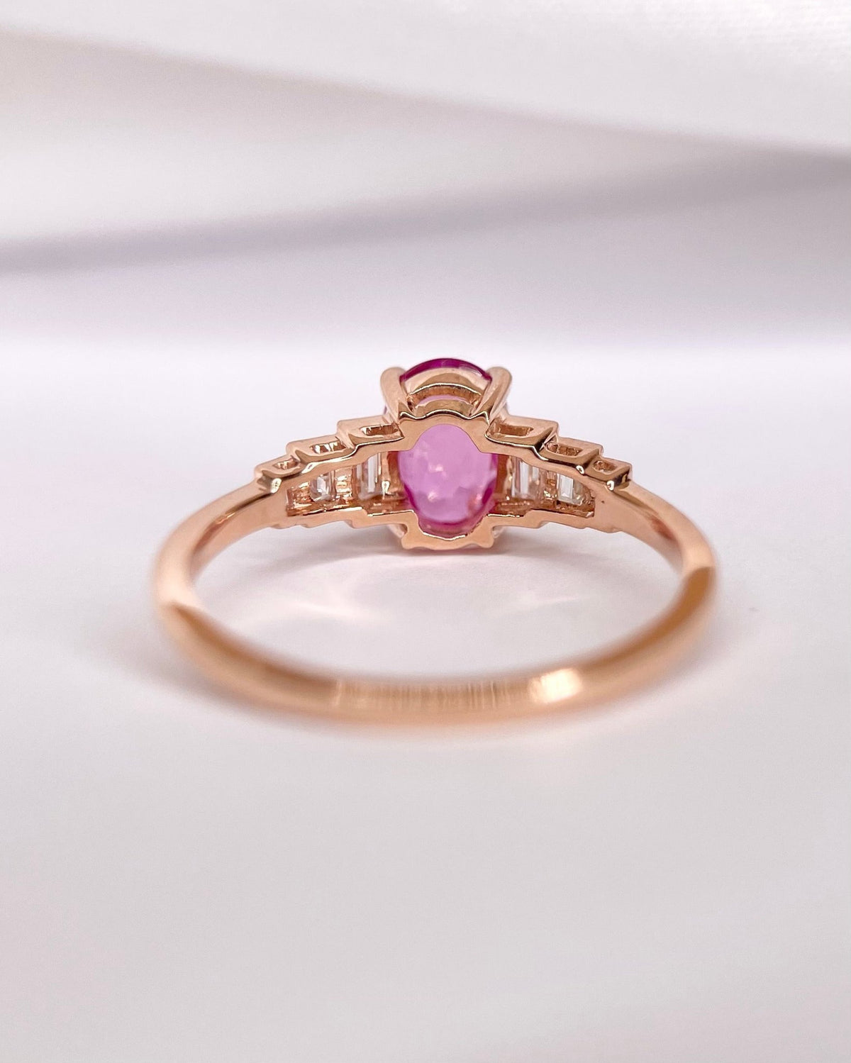 Bague Trilogie Saphir Rose Ceylan 0.85 carat &amp; Diamants 0.23 carat "Laurie" - Elliade Paris