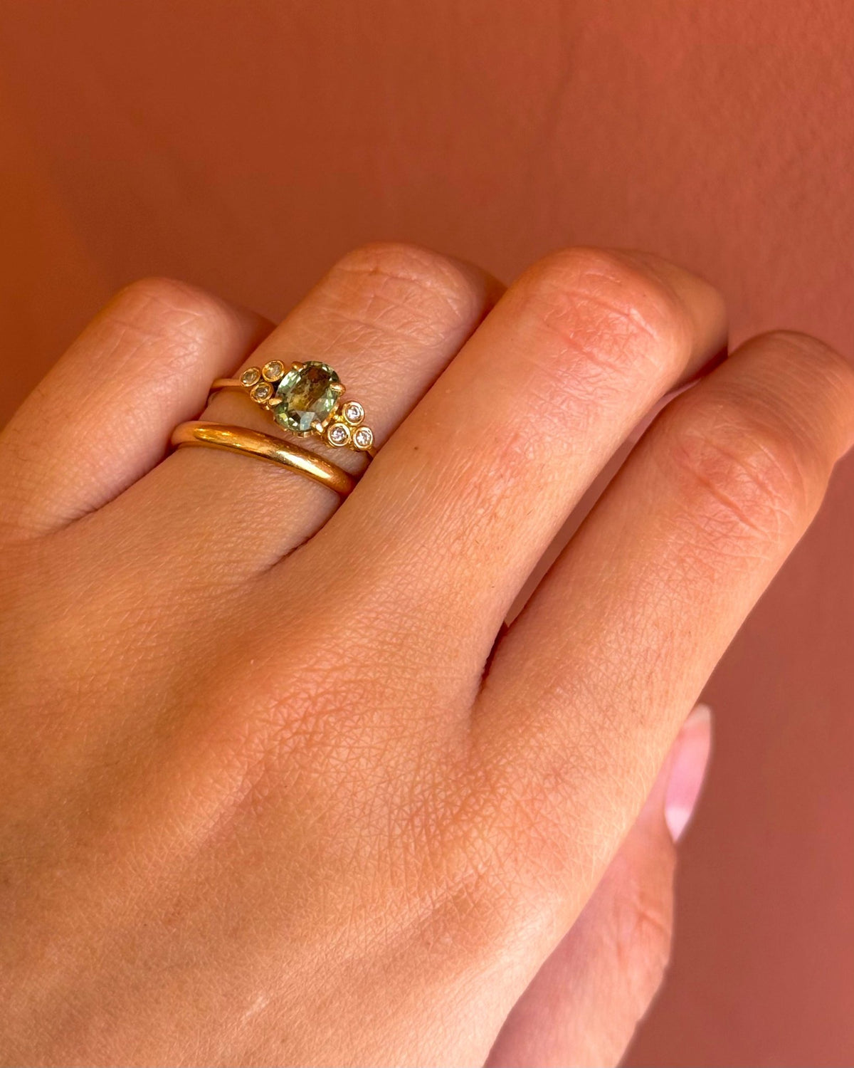 Bague Trilogie Saphir Vert 1 carat &amp; Diamants "Nérine" - Elliade Paris