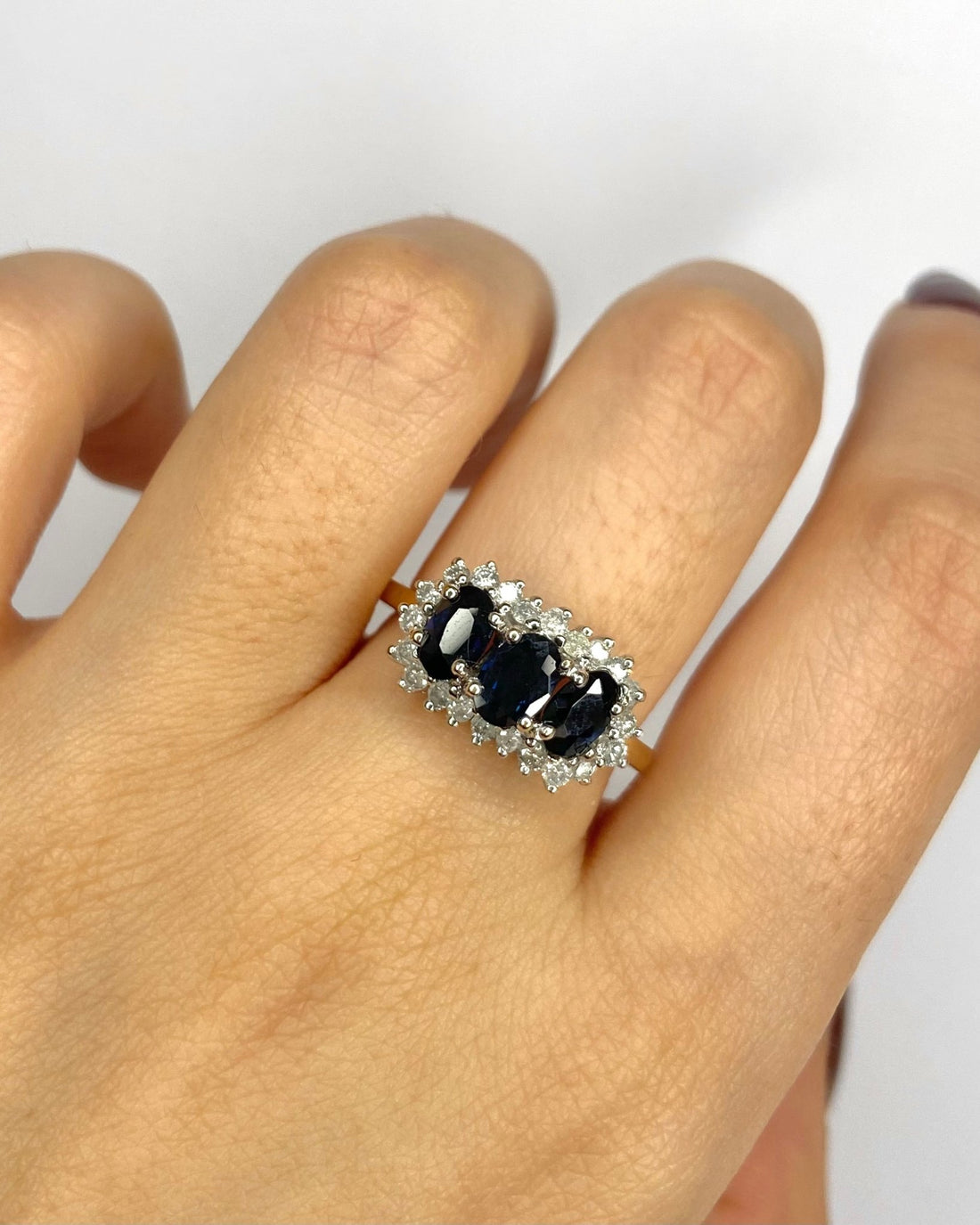 Grande bague vintage bleue et dorée, bijoux fantaisie en ton doré des années 1970/80, taille 11,5, non réglable - France Grande bague vintage bleue et dorée, bijoux fantaisie en ton doré des années 1970/80, taille 11,5, non réglable - France