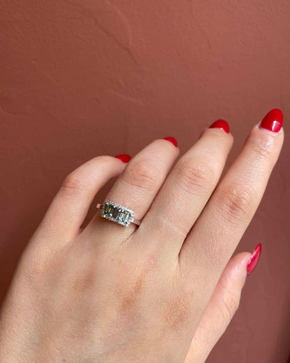 Bague Trilogie Saphirs Verts et Diamants &quot;Manaya&quot; - Elliade Paris