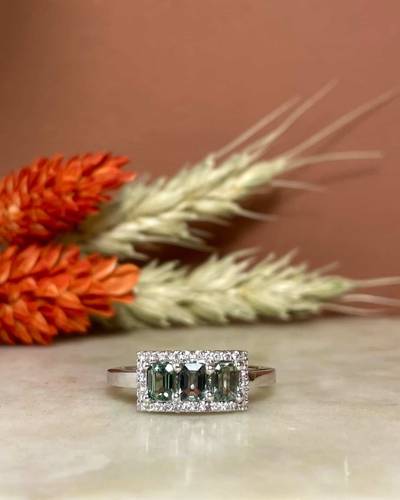 Bague Trilogie Saphirs Verts et Diamants "Manaya" - Elliade Paris
