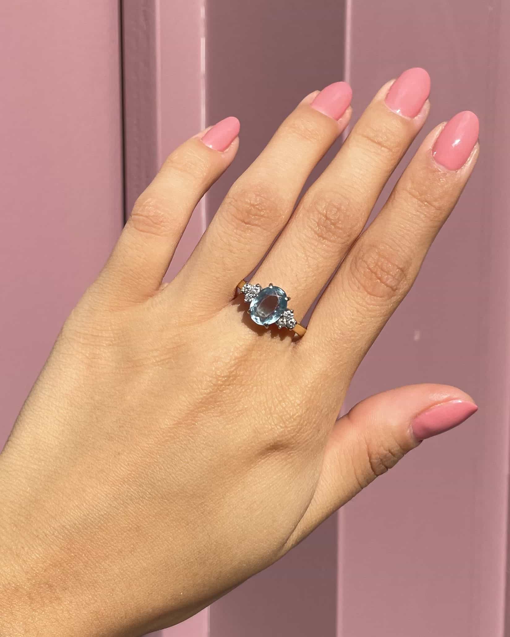Anillo "Diana" de trilogía de aguamarina y diamantes de 1,25 quilates
