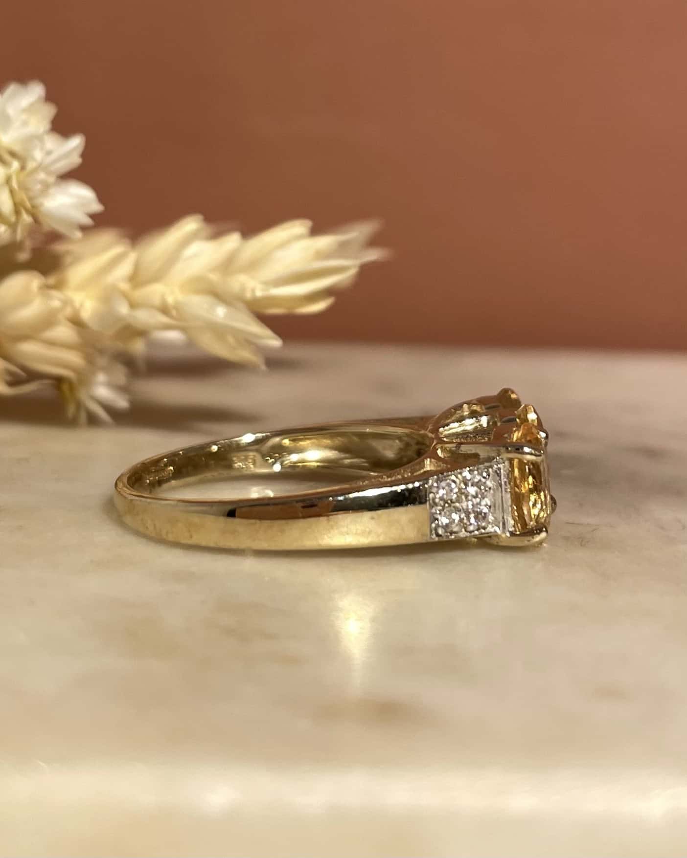 Bague Trilogie Topazes Jaunes 3 carats &amp; Diamants "Jocelynne"