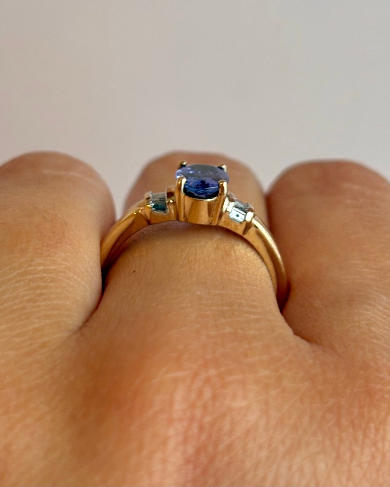 Bague Trilogie Tanzanite 0.85 carat &amp; Diamants "Amélia" - Elliade Paris