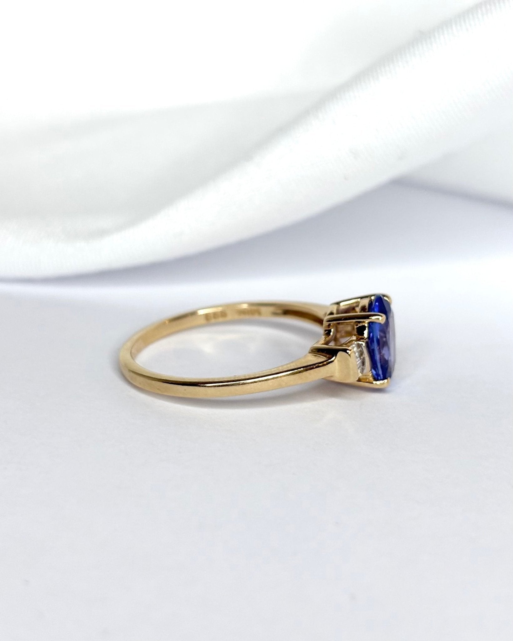 Bague Trilogie Tanzanite 1.40 carat &amp; Diamants Baguette "Violette" - Elliade Paris