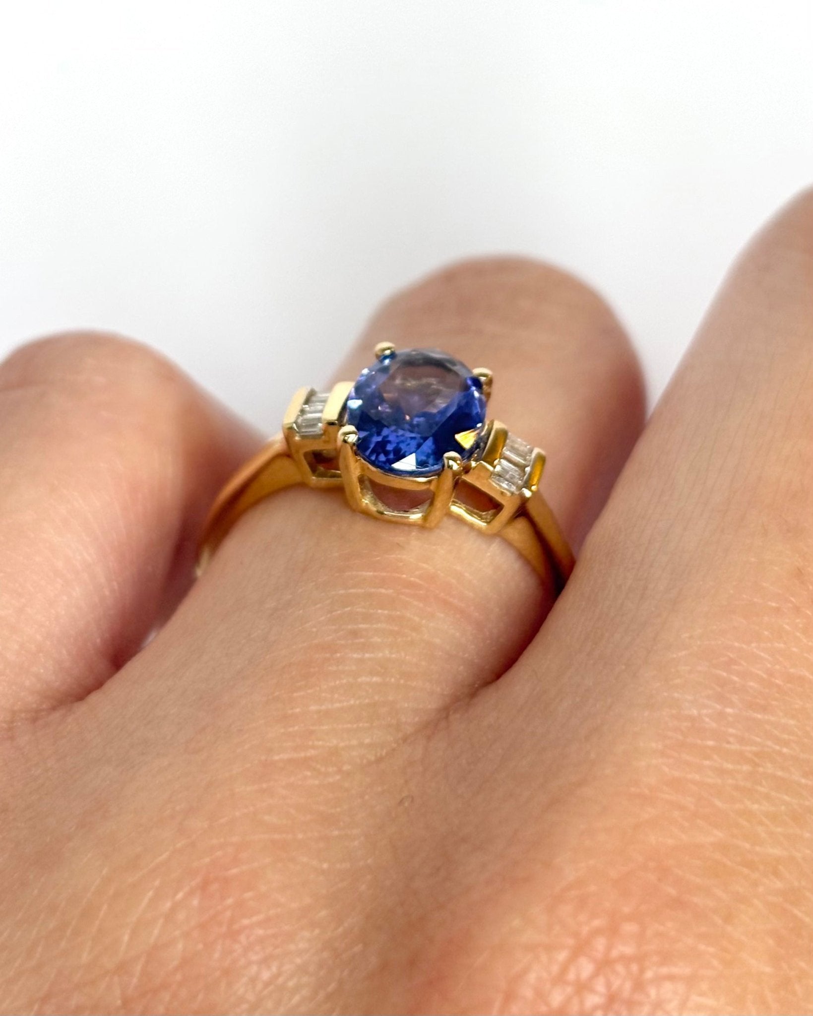 Bague Trilogie Tanzanite 1.40 carat &amp; Diamants Baguette "Violette" - Elliade Paris