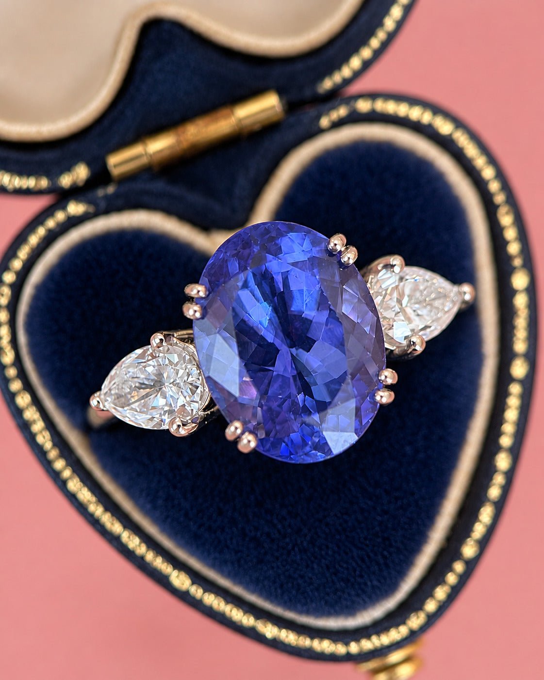Bague Trilogie Tanzanite 6.30 carats &amp; Diamants 0.90 carat 6.29g "Stella" - Elliade Paris