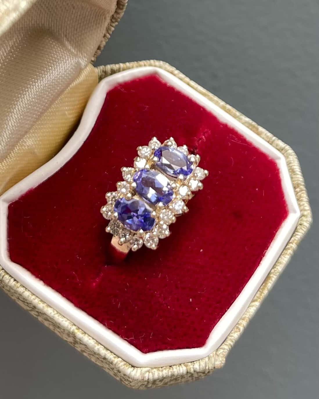 Bague Trilogie Tanzanites 1.20 Carat &amp; 20 Diamants "Jihanne" - Elliade Paris