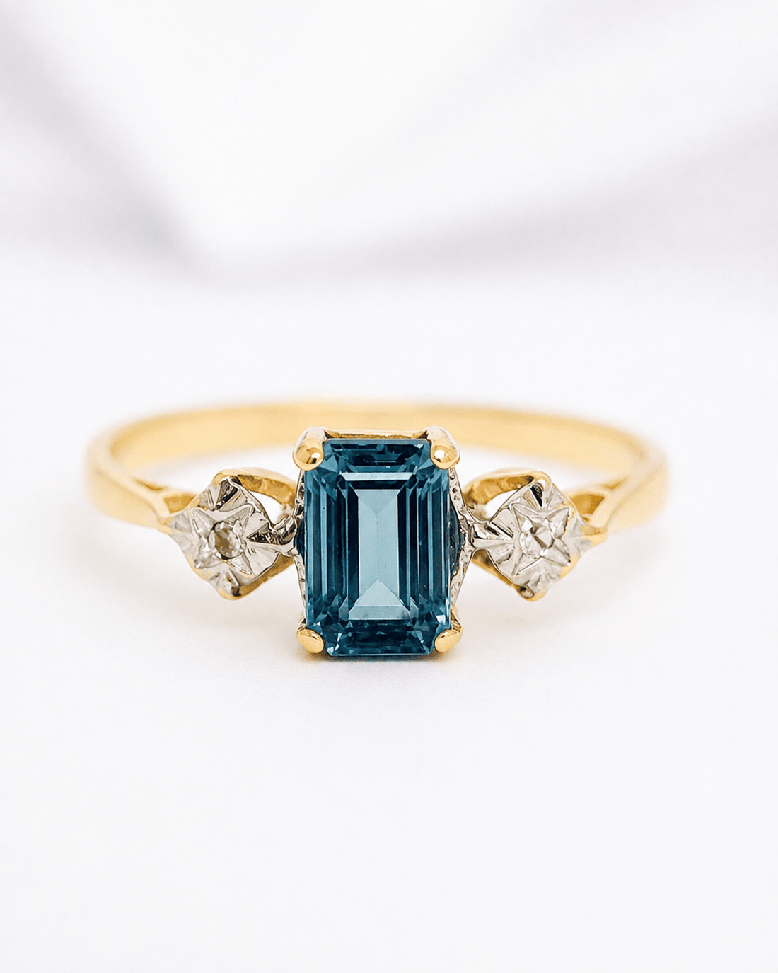 Bague Trilogie Topaze 0.75 carat &amp; Diamants "Aryna" - Elliade Paris