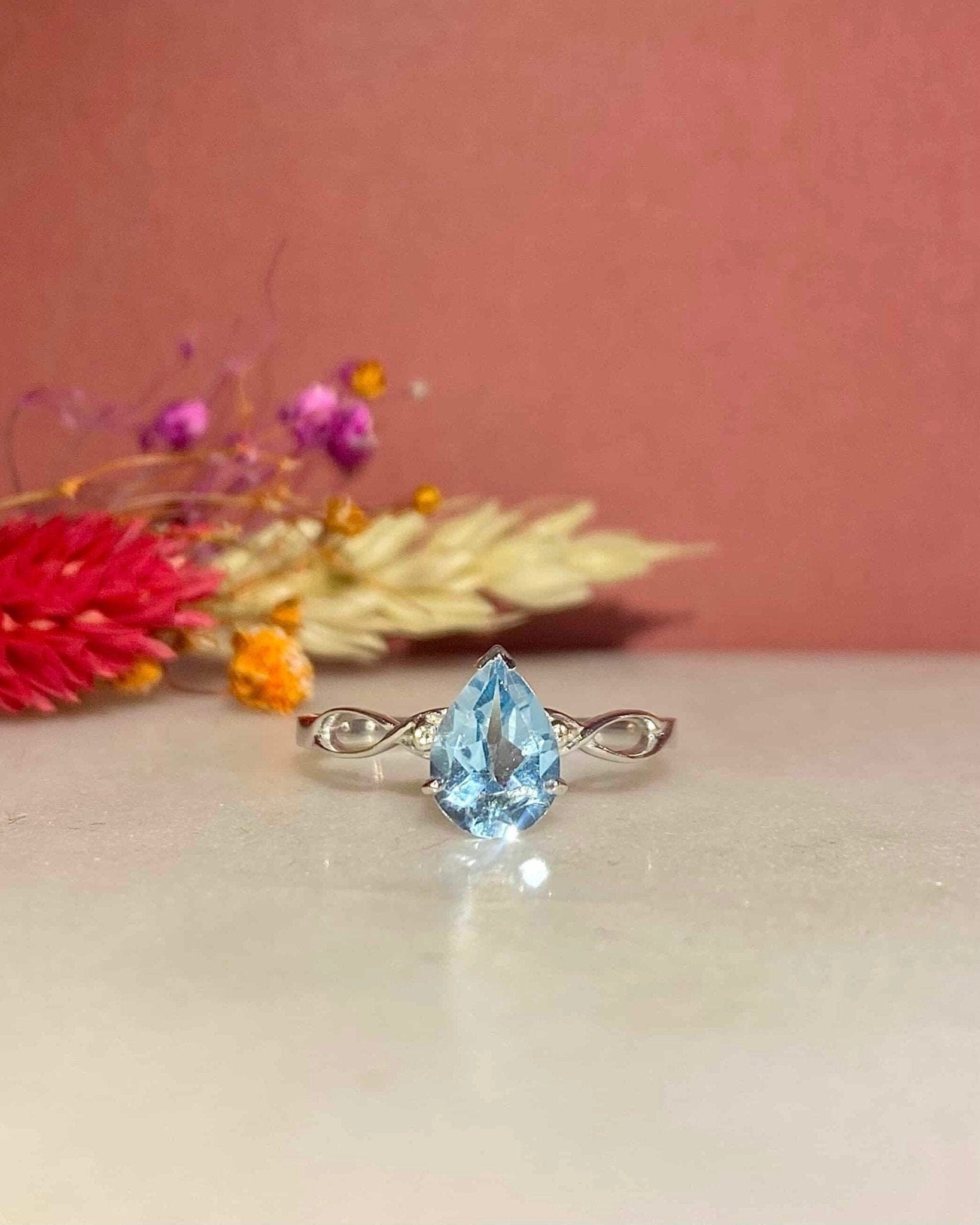 Bague Trilogie Topaze 1.20 carat &amp; Diamants "Tina" - Elliade Paris