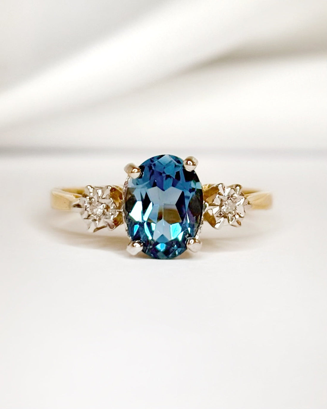Bague Trilogie Topaze 1.46 carat &amp; Diamants "Odette" - Elliade Paris