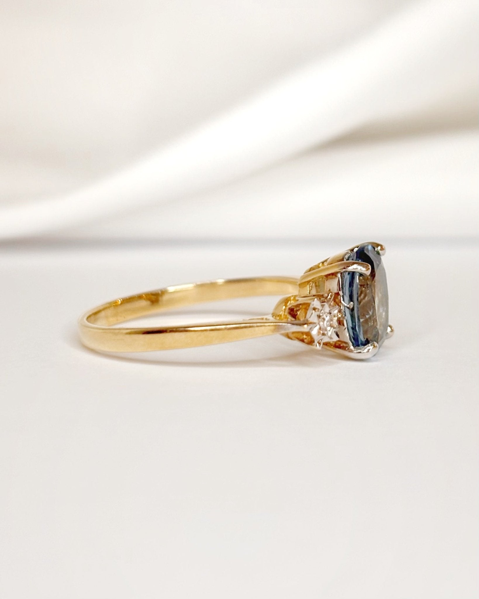 Bague Trilogie Topaze 1.46 carat &amp; Diamants "Odette" - Elliade Paris