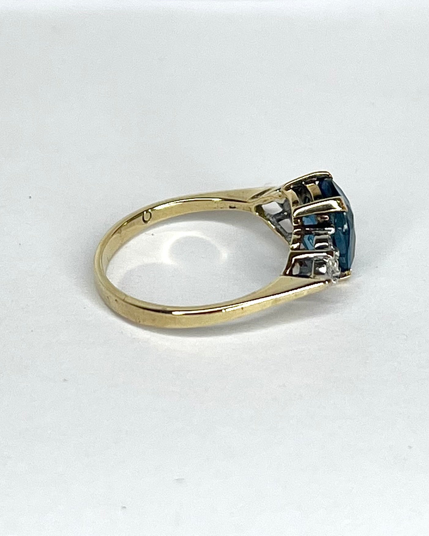 Bague Trilogie Topaze 2.30 carats &amp; 6 Diamants "Coline" - Elliade Paris