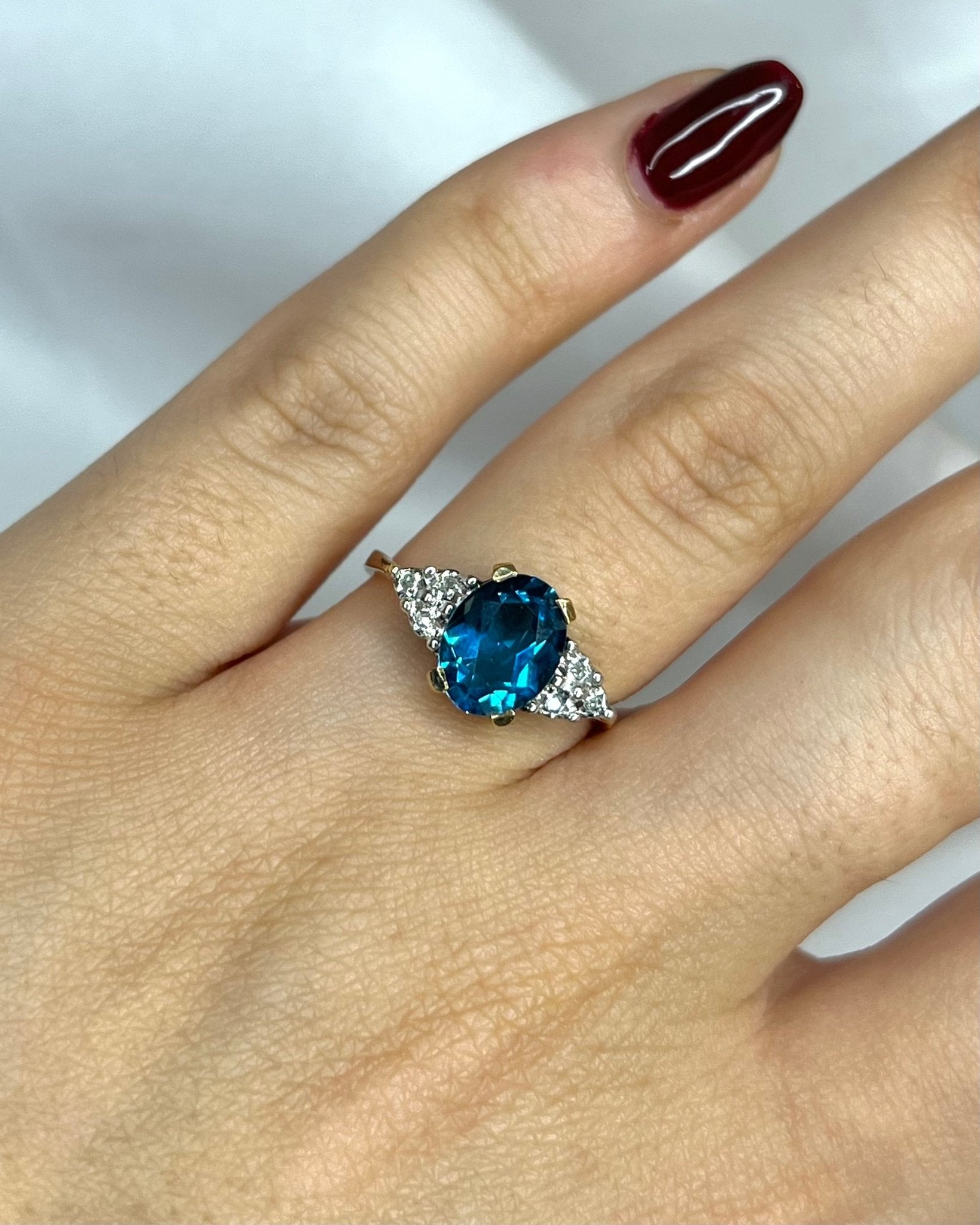 Bague Trilogie Topaze 2.30 carats &amp; 6 Diamants "Coline" - Elliade Paris
