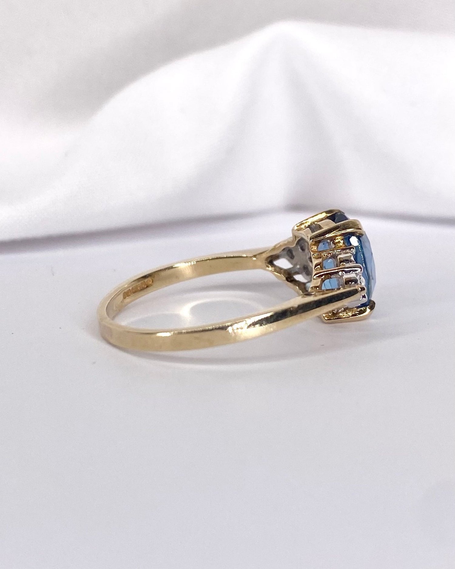 Bague Trilogie Topaze 2.30 carats &amp; Diamants &quot;Suzie&quot; - Elliade Paris