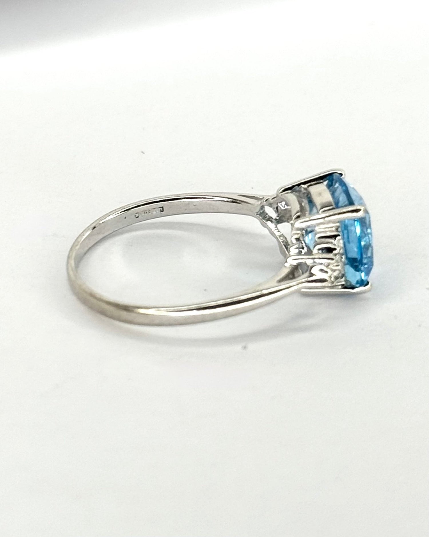 Bague Trilogie Topaze 2.90 carats &amp; Diamants "Baptistine" - Elliade Paris