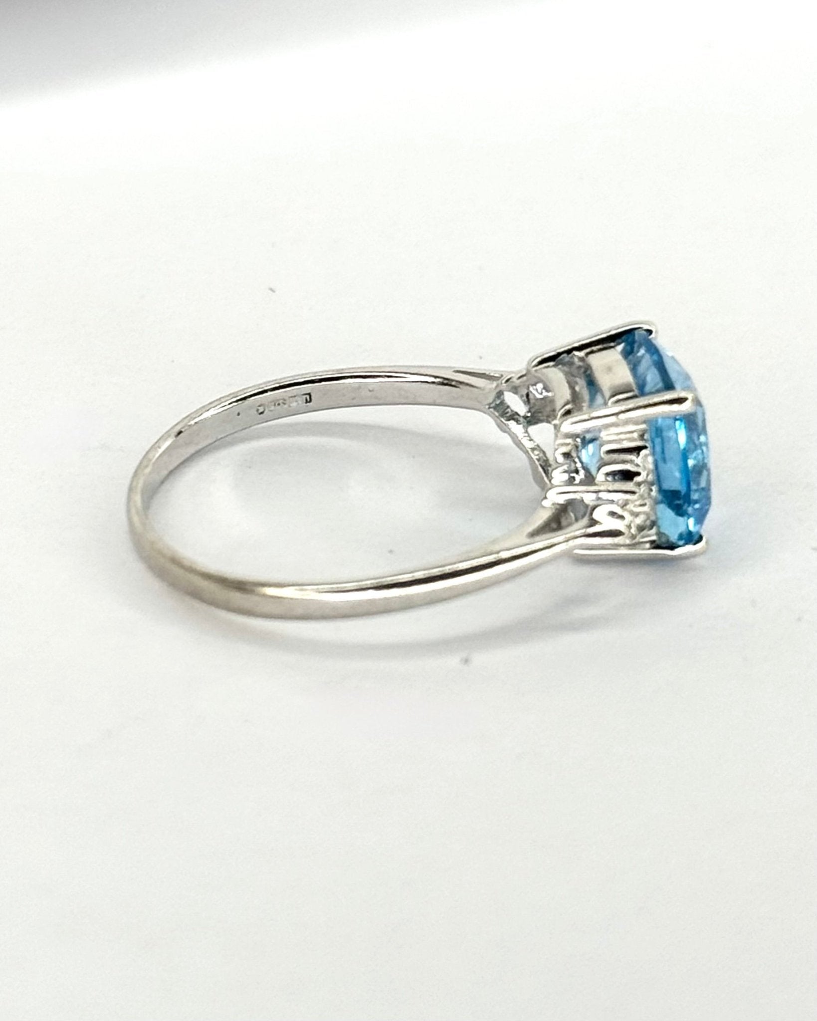 Bague Trilogie Topaze 2.90 carats &amp; Diamants "Baptistine" - Elliade Paris