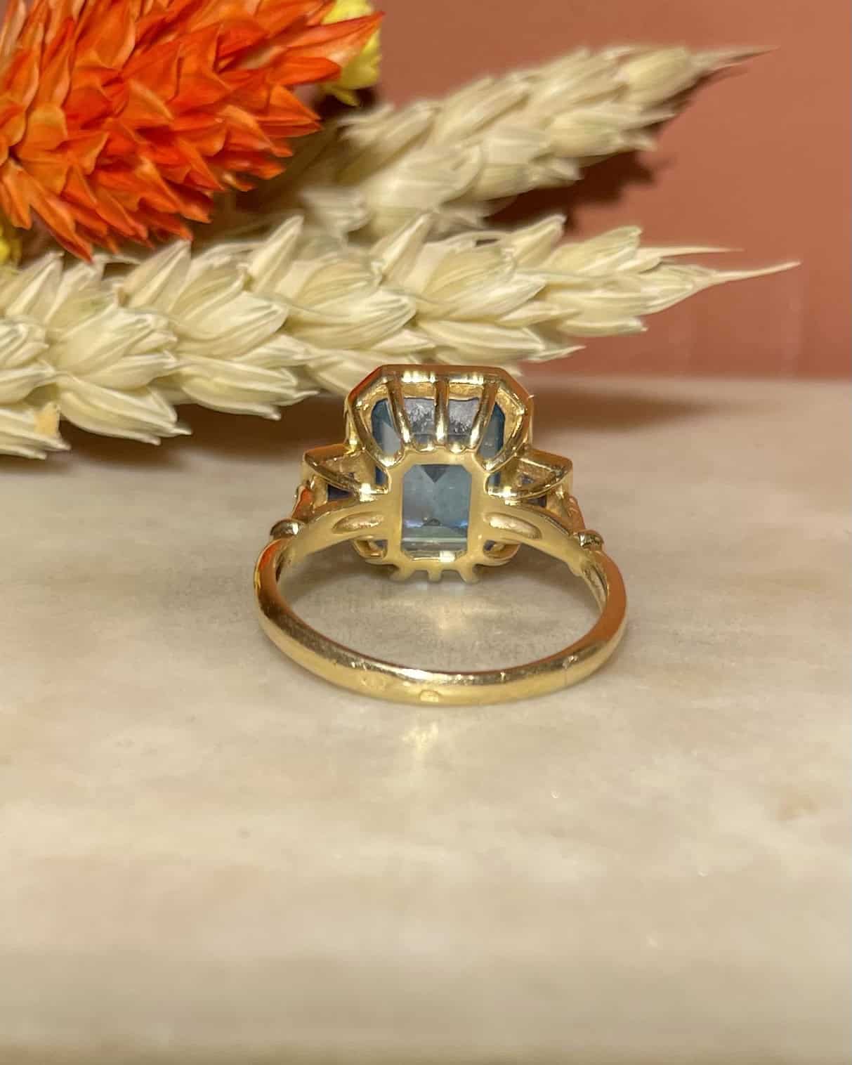 Bague Trilogie Topaze 3.10 carats &amp; Saphirs "Ezequielle" - Elliade Paris