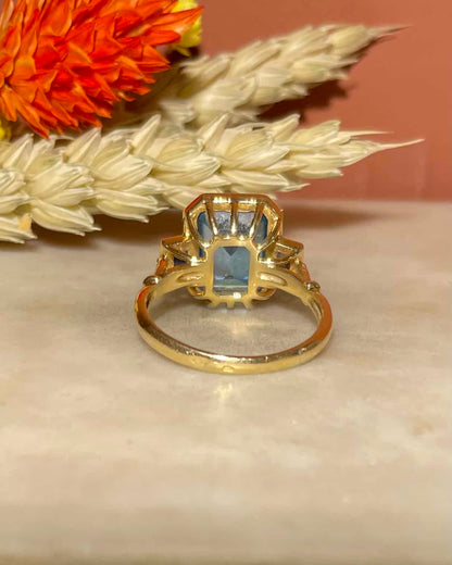 Bague Trilogie Topaze 3.10 carats &amp; Saphirs &quot;Ezequielle&quot; - Elliade Paris